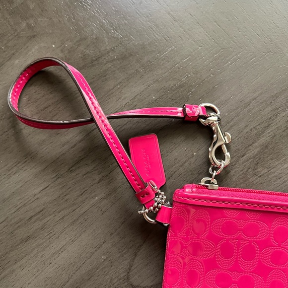Pink Coach Wristlet Wallet! ✨ - Picture 3 of 4